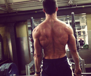 Seksowny Pietro Boselli. To ciacho uczy matematyki!