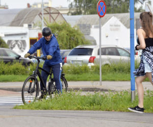 Ostatnie chwile przed wyborami: Trzaskowski na rowerze