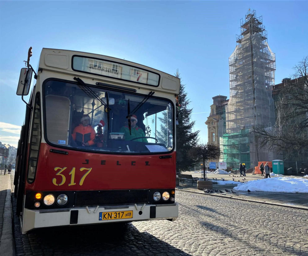 To jest autobus tylko dla grzecznych pasażerów! Szukajcie go na linii numer 7