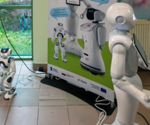 Roboty pomagają...