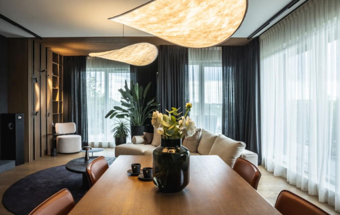 Ten apartament w Gdańsku jest zaprzeczeniem mody na jasny minimalizm