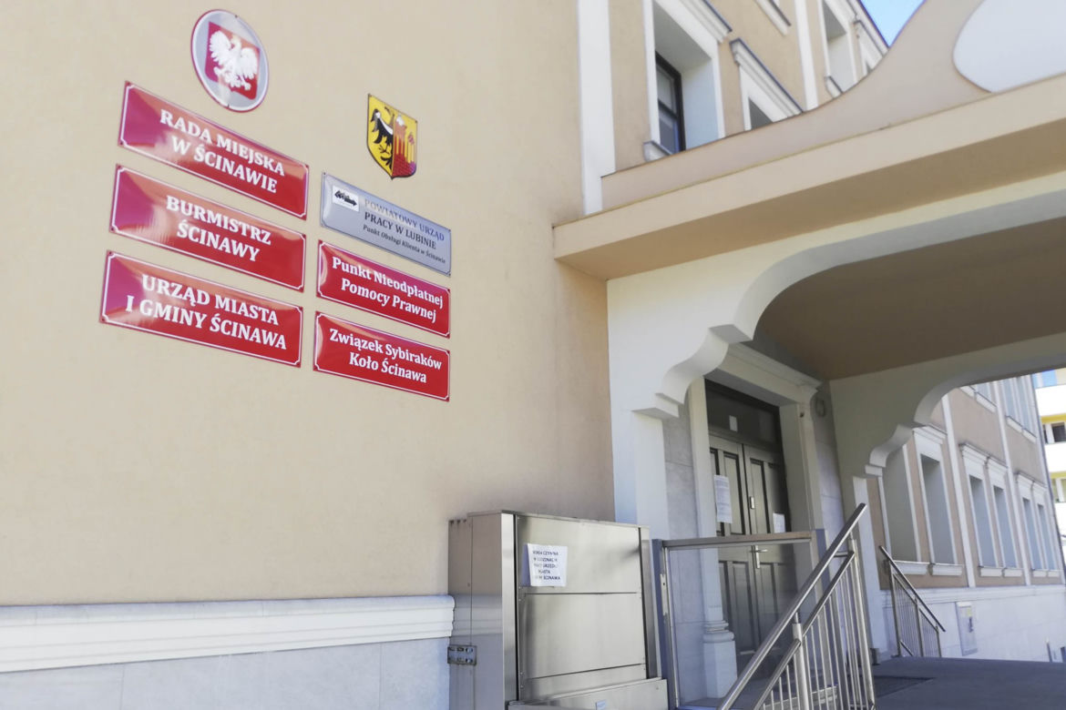 Urzędnik zarabia 26 000 miesięcznie