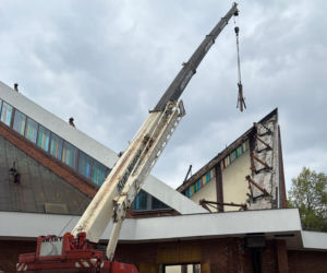 Potężny pożar strawił kościół. Pokruszony beton w miejscu ołtarza, dziura w ścianie w miejscu tabernakulum