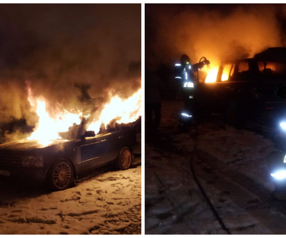 Węgorzewo: Range Rover stanął w płomieniach. Pożar zagrażał pobliskim budynkom [FOTO]