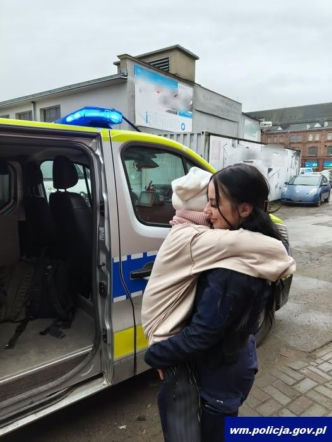 7-latka w samych skarpetkach szła sama po Elblągu. Nie pamiętała adresu