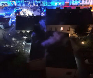 Pożar w Pruszkowie. Spłonęło mieszkanie, jedna osoba w szpitalu