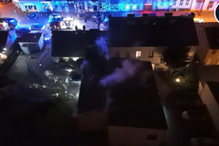 Pożar w Pruszkowie. Spłonęło mieszkanie, jedna osoba w szpitalu