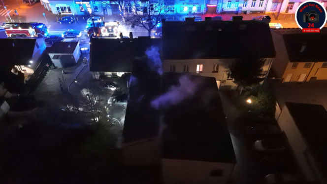 Pożar w Pruszkowie. Spłonęło mieszkanie, jedna osoba w szpitalu