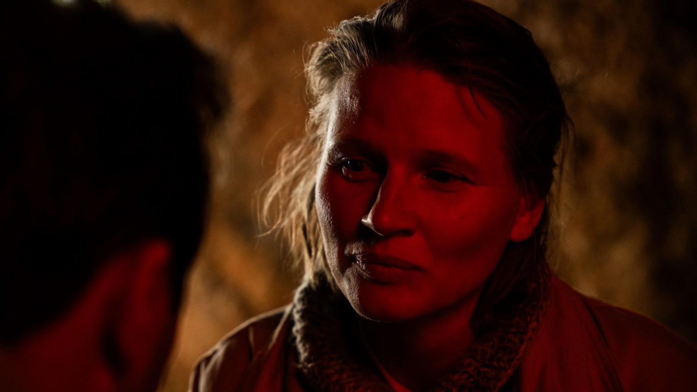 Gra z Cieniem, odcinek 11. Witold (Marcin Hycnar), Helena (Natalia Rybicka)