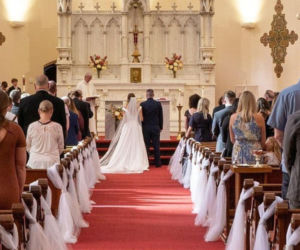 Diecezja włocławska wyjaśnia, które utwory nie mogą wybrzmieć na ślubie. Kuria reaguje na spory o muzykę w kościele