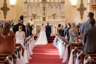 Diecezja włocławska wyjaśnia, które utwory nie mogą wybrzmieć na ślubie. Kuria reaguje na spory o muzykę w kościele