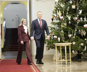 Marta Nawrocka w czerwieni