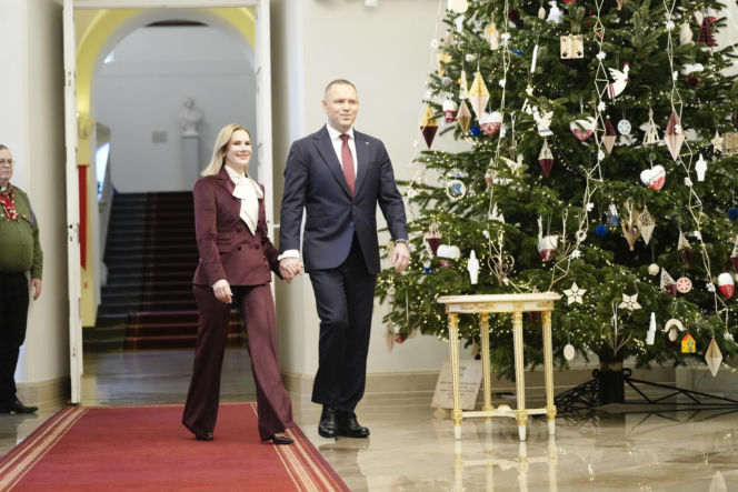 Marta Nawrocka w czerwieni