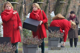 Katarzyna Bosacka zapomniała, że nie jest w domu? Poczuła się swobodnie i podciągała spodnie