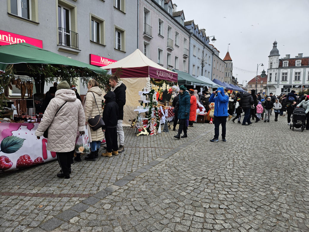 Jarmark Świąteczny w Biskupcu. Na scenie wystąpił zespół Arka Noego [ZDJĘCIA]