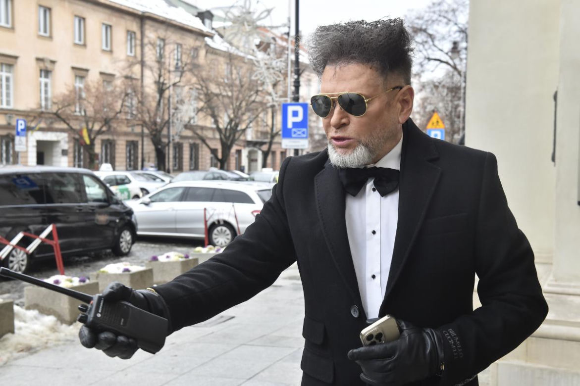Krzysztof Rutkowski słynie ze swojej "kwadratowej" fryzury 