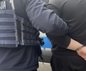 Włamali się do garażu i ukradli motocykl. Wpadli po paru godzinach