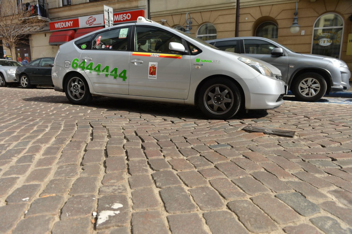 Wstyd! Takie dziurawe ulice w centrum Warszawy