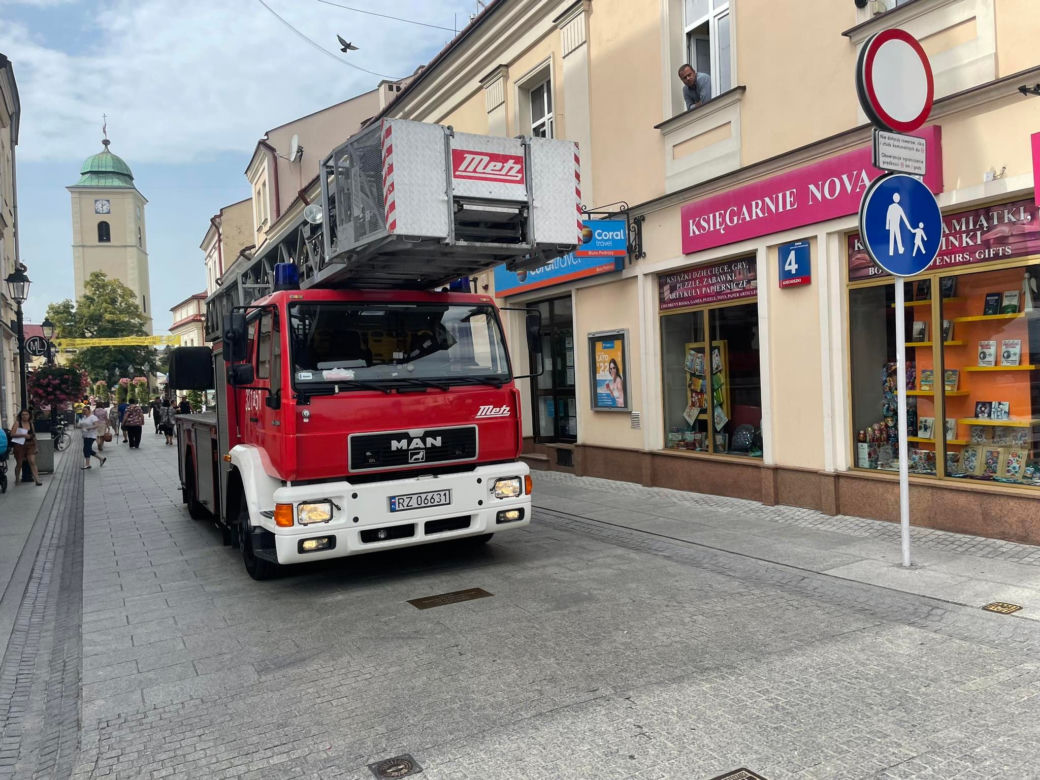 Pożar w Rzeszowskich Piwnicach? Trzy zastępy straży pożarnej przed instytucją 