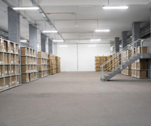 Schron powstaje w metrze. Tysiące łóżek, koców i śpiworów!