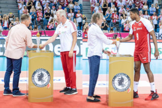 Piękny symbol siatkarskiej sztafety pokoleń. Heynen dostał olimpijski płomień od Wagnera