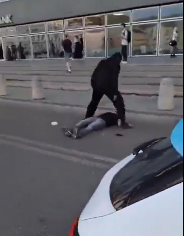 Brutalna bójka na Dworcu Centralnym w Warszawie. Wszystko widać na nagraniu