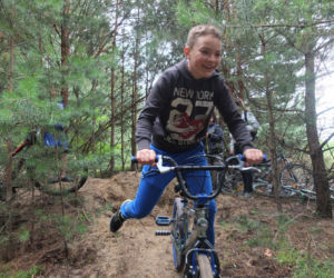 Jeździły na rowerach, wpadły na pocisk moździerzowy. Bombowy koniec wakacji w Woli Uhruskiej