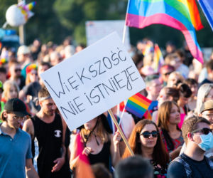 Marsz Równości w Krakowie - tłumy na wydarzeniu pod hasłem Zaczerpnąć tchu.