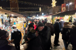 Tłumy na bożonarodzeniowym jarmarku na Rynku. To ostatnie dni żeby go odwiedzić