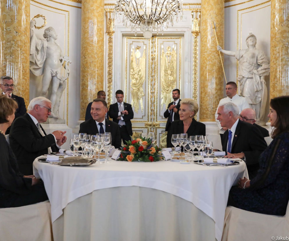 Prezydent Andrzej Duda ucztuję Mikiem Pencem