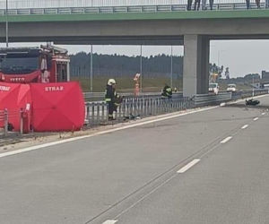 Tragiczny wypadek na autostradzie A2 na wysokości Łukowiska. 31-letni kierowca motocykla zderzył się z TIR-em