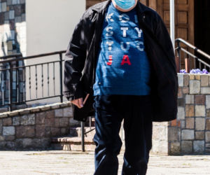 Lech Wałęsa zdjął maseczkę w kościele [ZOBACZ ZDJĘCIA]