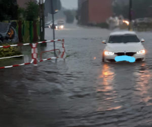 Potężne burze przeszły nad województwem śląskim. Zalane ulice, połamane drzewa i opóźnione pociągi [ZDJĘCIA]
