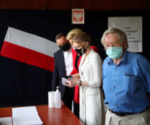 Wybory 2020. Para prezydencka razem z córką oddali głosy w drugiej turze