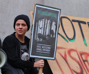 Młodzieżowy Strajk Klimatyczny w Toruniu. Protestowali przeciwko rządowi i korporacjom