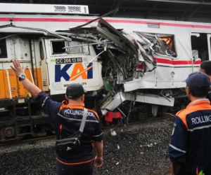 Indonezja/ Do 14 wzrosła liczba ofiar śmiertelnych kolizji pociągów, 84 osoby ranne