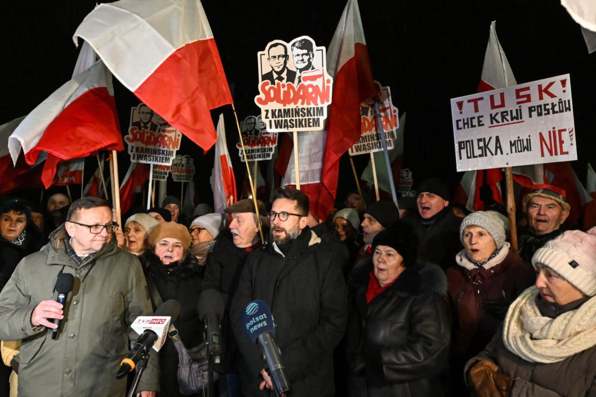 Manifestacje przed zakładami karnymi, w których przebywali Mariusz Kamiński i Maciej Wąsik