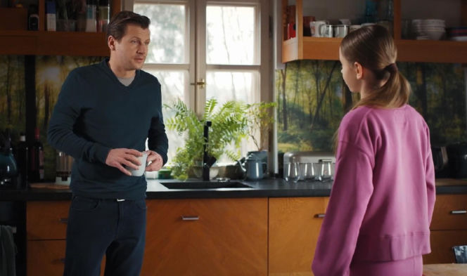 M jak miłość odc. 1930. Adam Karski (Patryk Szwichtenberg), Hania (Wiktoria Basik)