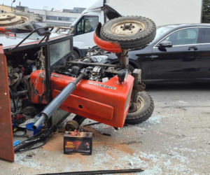 Zderzenie ciągnika rolniczego z Mercedesem w Starachowicach. 75-latek w szpitalu