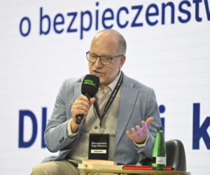 Warszawskie Targi Obronne. Scena Biała. Stawić czoła wojnie. Zostać czy wyjechać – Debata WYDAWNICTWA NAUKOWEGO PWN o bezpieczeństwie obywateli