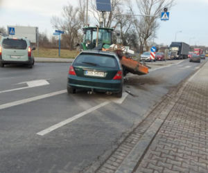 Oświęcim: spektakularne zderzenie osobówki z ciągnikiem! Nie do wiary 