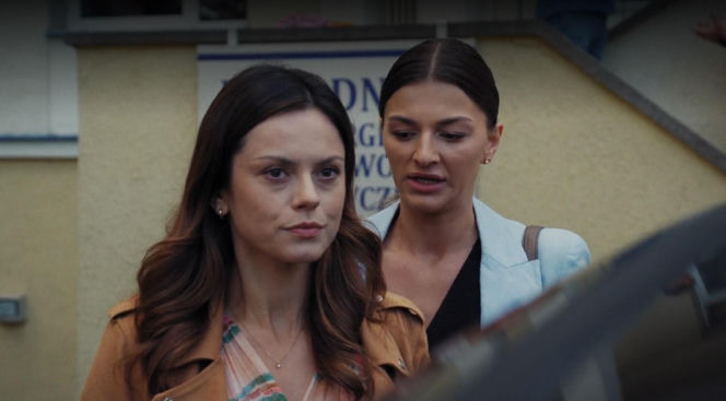 M jak miłość odc. 1915. Anka Sokołowska (Katarzyna Russ), Kasia (Paulina Lasota)