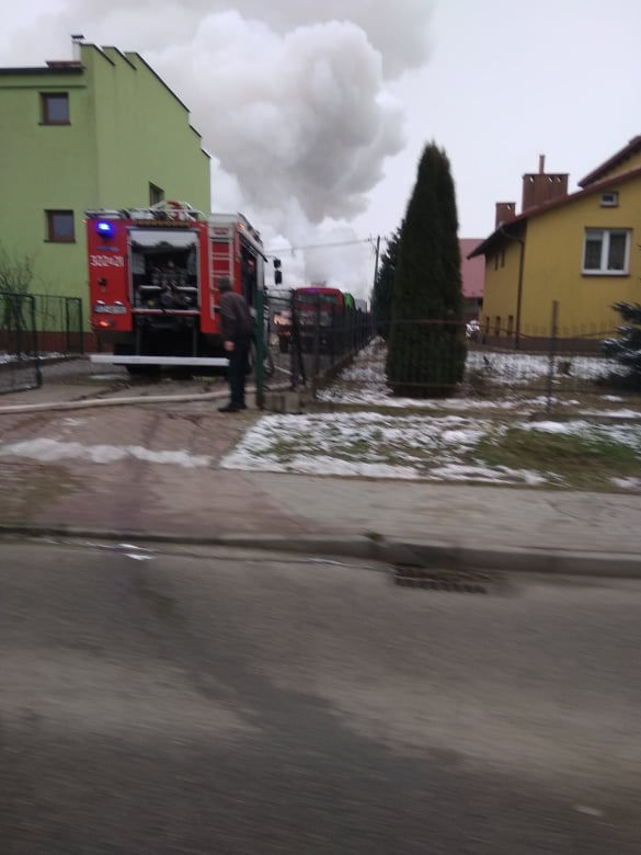 Pożar przy ul. Słocińskiej Rzeszowie. Na miejscu cztery zastępy straży [ZDJĘCIA]