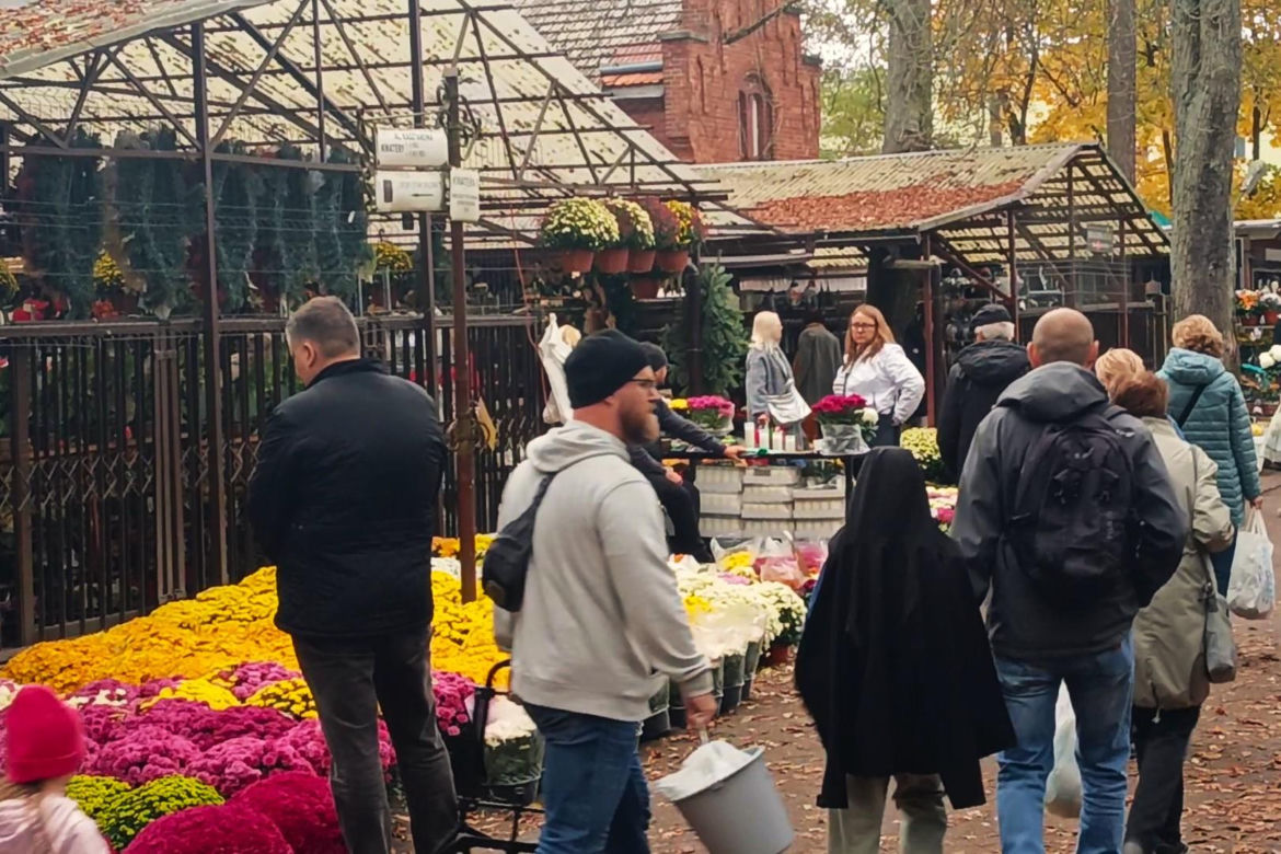 Przygotowania do 1 listopada na Cmentarzu Centralnym w Szczecinie
