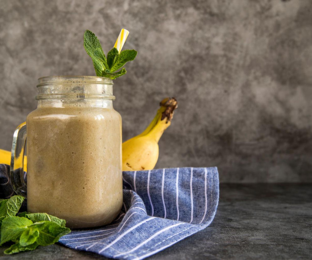 Ten prosty koktajl wspiera pracę jelit. Pij każdego dnia, a efektywnie oczyścisz jelita i poprawisz trawienie