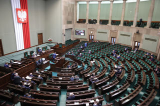 Sejm bez większości? Te partie mogą wylecieć z Sejmu!