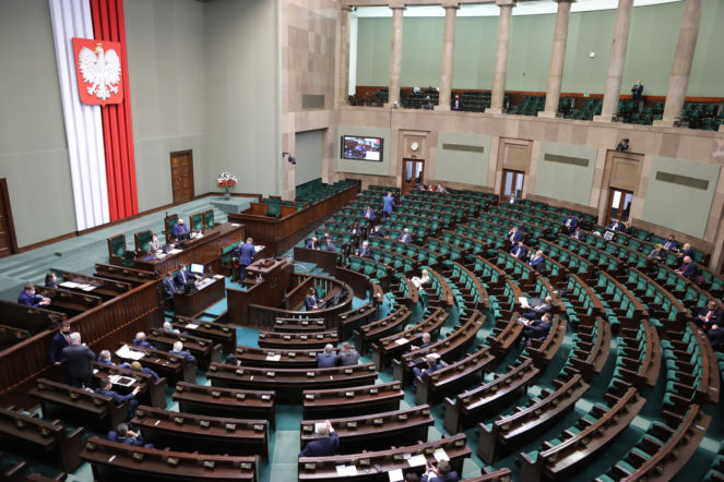Sejm bez większości? Te partie mogą wylecieć z Sejmu!