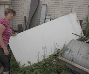 Drzwi obory przygniotły 3-letnią Oleńkę. Wgniotły dziewczynkę w mokrą ziemię