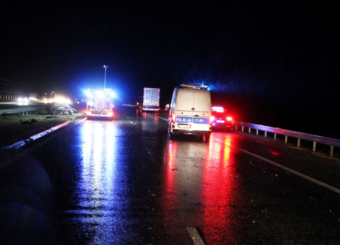 Potworny wypadek na A1 pod Włocławkiem! Jedna osoba nie żyje, dwie poważnie ranne [ZDJĘCIA].