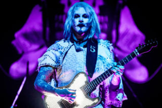 John 5 (Mötley Crüe) jest przeciwnikiem zakazu używania telefonów na koncertach. Nagraj występ i wrzuć do sieci